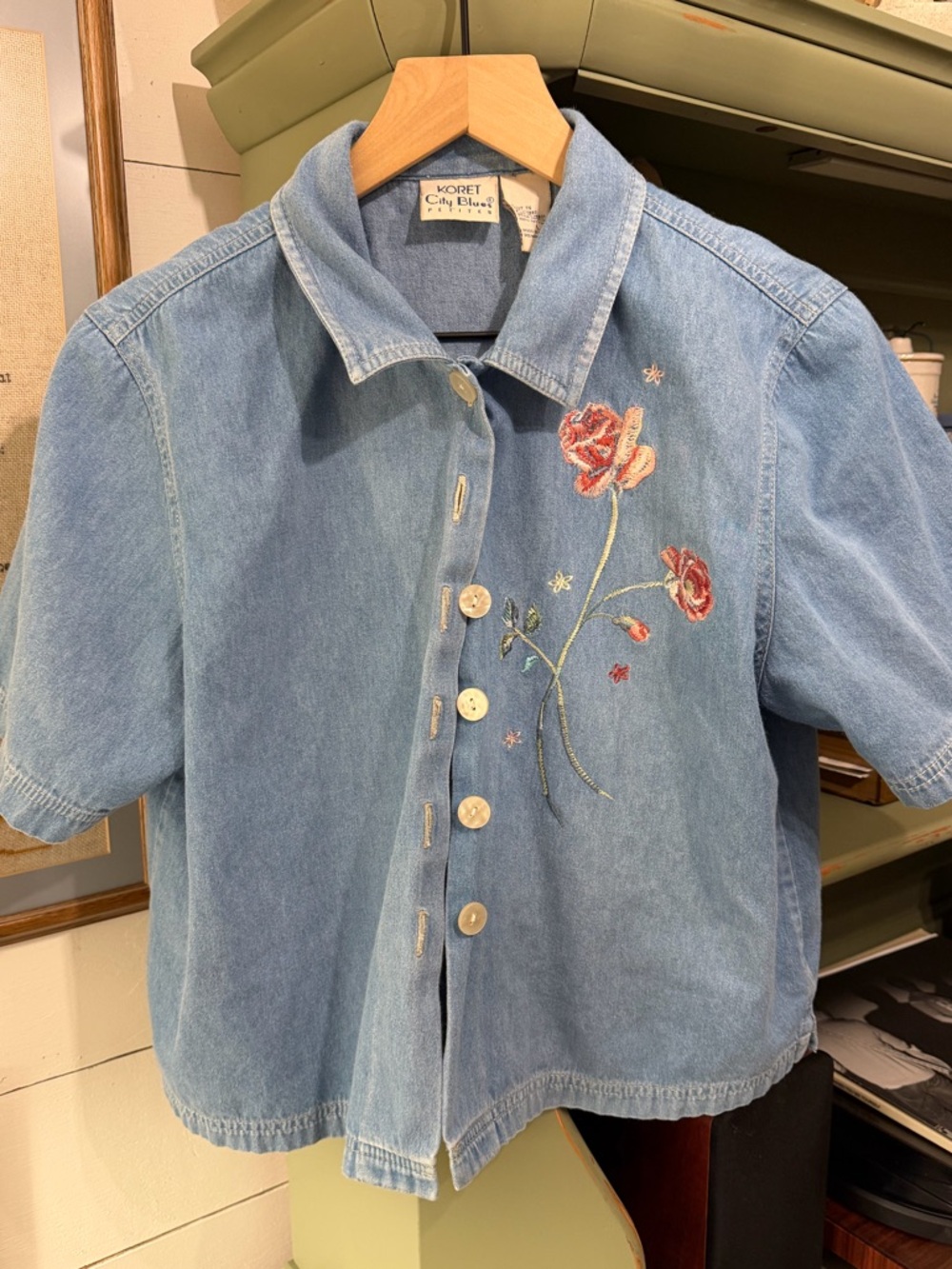 Vintage 90s Embroidered Rose Denim Shirt Cottagecore Boxy Crop Romantic